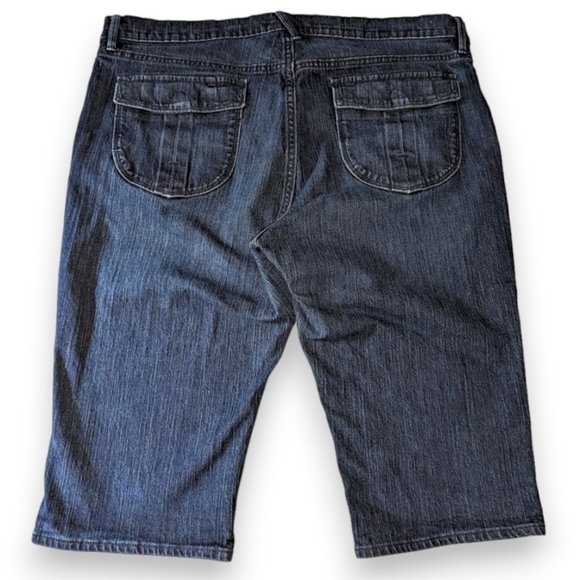 Old Navy Mild Rise Stretch Denim Jean Capri Shorts 5 Pockets size 18 - Picture 2 of 7